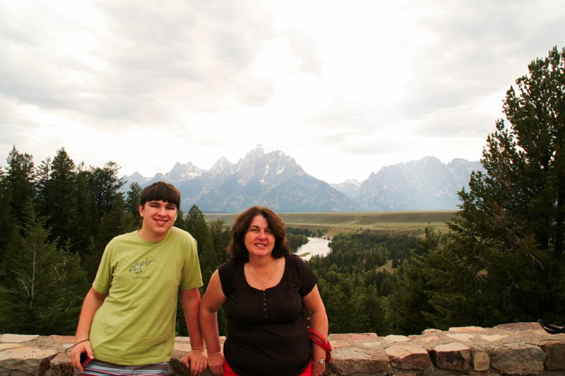 Trip (52)-2.jpg - Kris and Sharon at the Snake River in the Grand Teton National Park